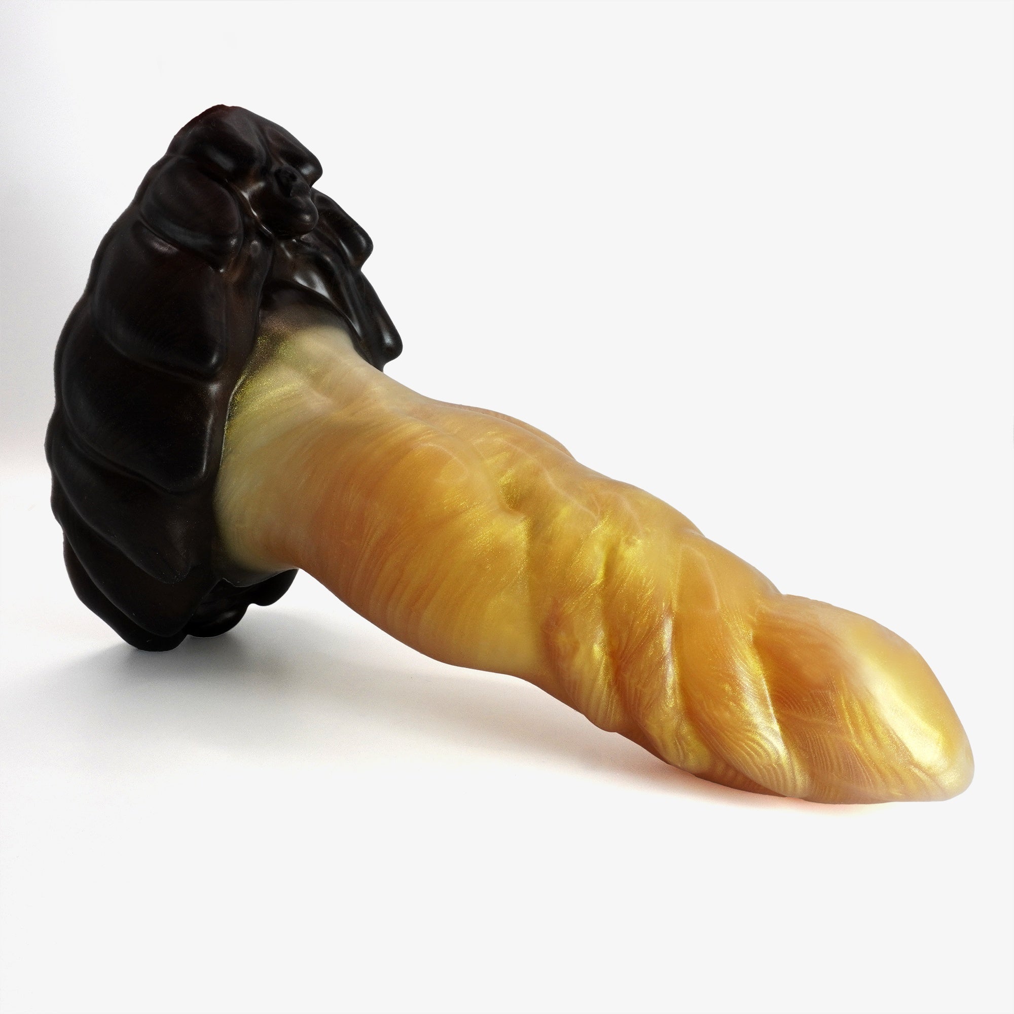 The rymru dildo laying down.