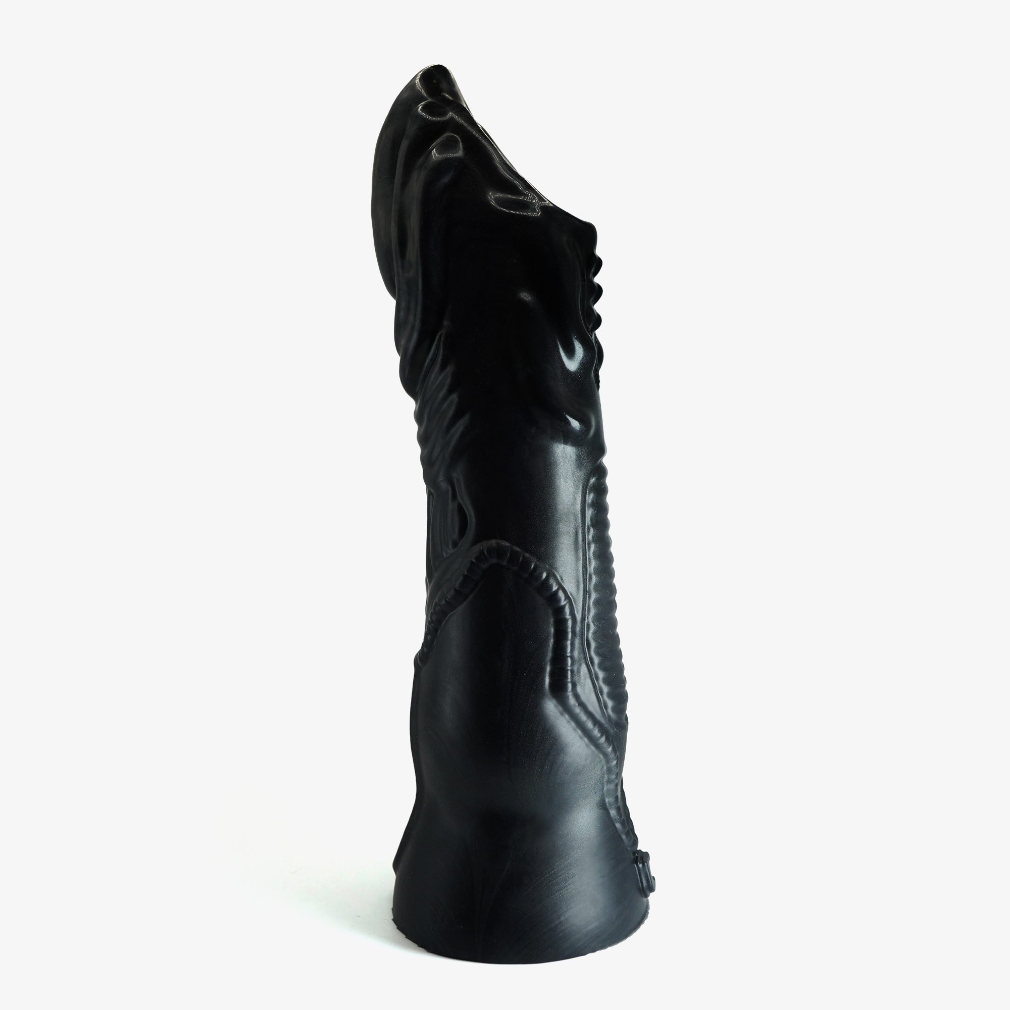 The xenomorph ovipositor side.